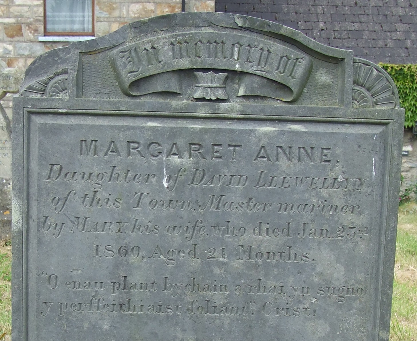 Bilingual headstone with both Welsh and English used (Newport, Pembrokeshire)